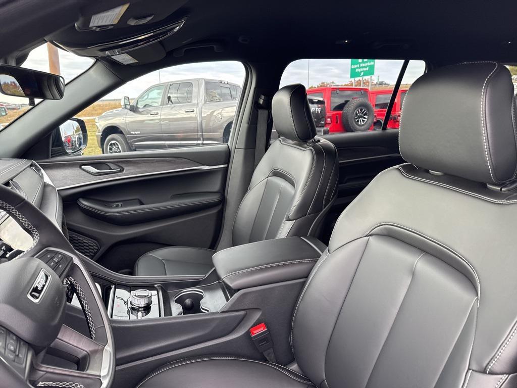 new 2025 Jeep Grand Cherokee L car, priced at $52,545