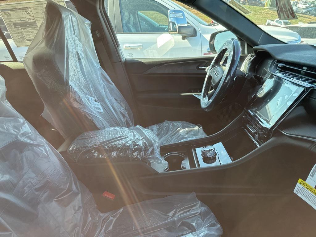 new 2025 Jeep Grand Cherokee car, priced at $47,970