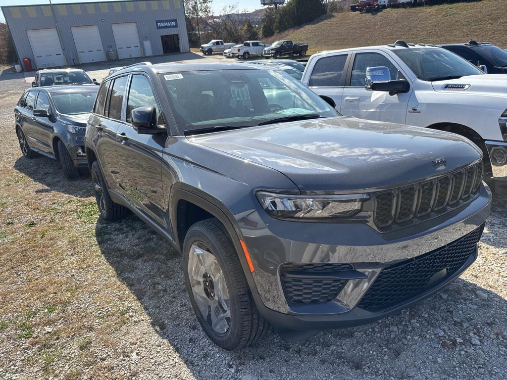 new 2025 Jeep Grand Cherokee car, priced at $47,970