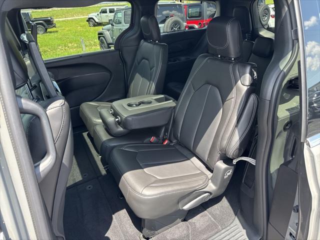 new 2025 Chrysler Pacifica car, priced at $52,760