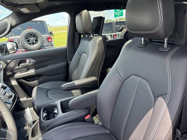 new 2025 Chrysler Pacifica car, priced at $52,760