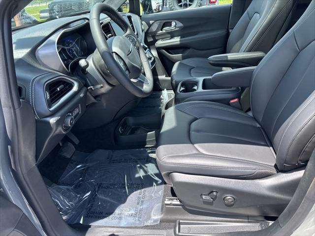 new 2025 Chrysler Pacifica car, priced at $52,760