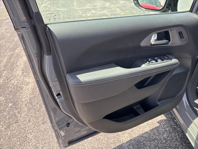 new 2025 Chrysler Pacifica car, priced at $52,760
