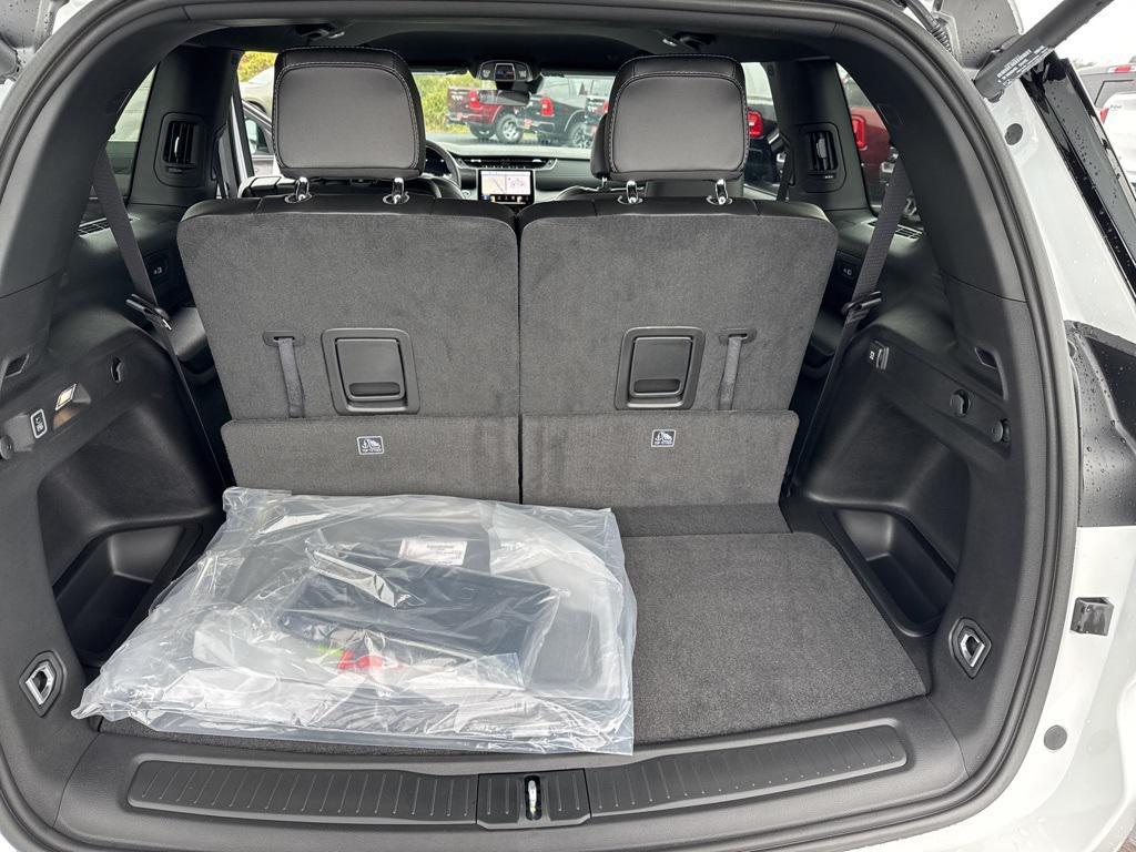 new 2025 Jeep Grand Cherokee L car, priced at $51,620