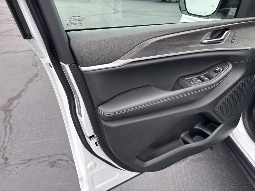 new 2025 Jeep Grand Cherokee L car, priced at $51,620