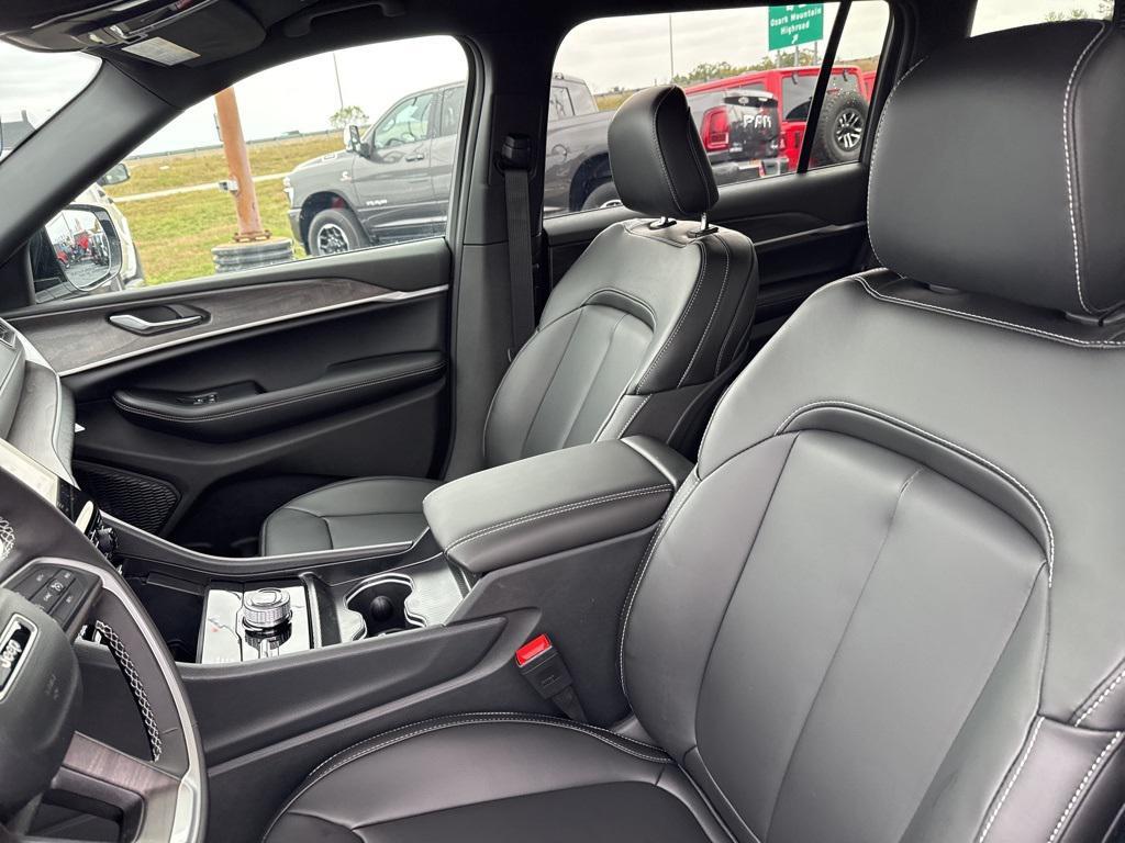 new 2025 Jeep Grand Cherokee L car, priced at $51,620