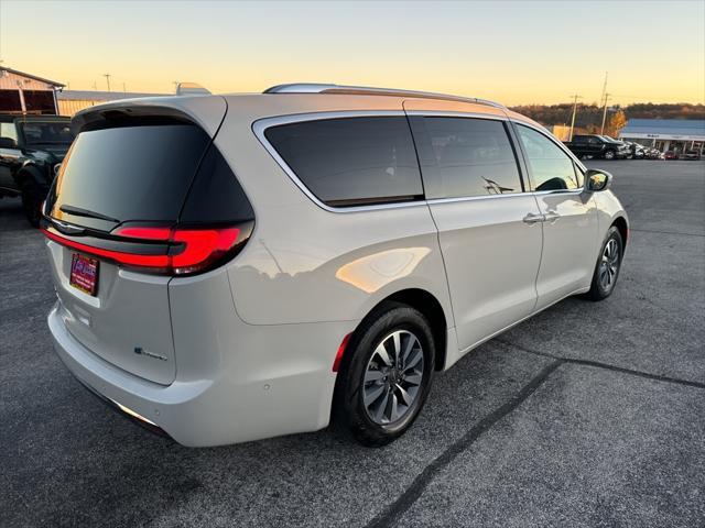 used 2021 Chrysler Pacifica Hybrid car, priced at $22,193