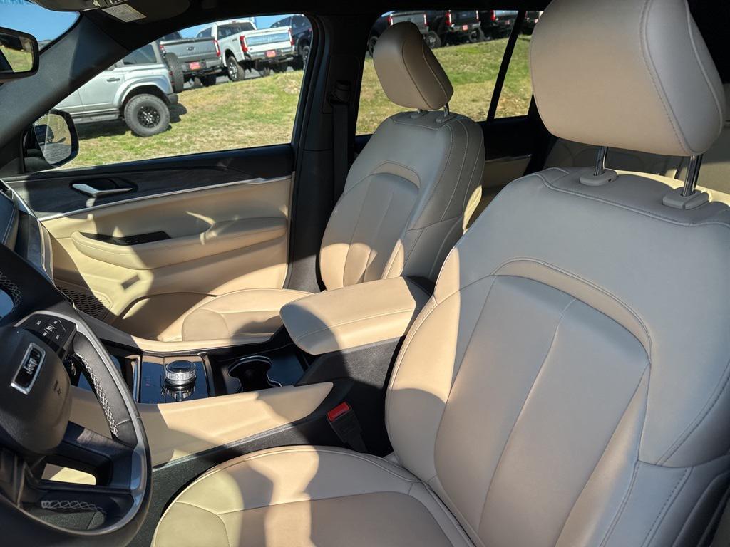 used 2024 Jeep Grand Cherokee car, priced at $37,086