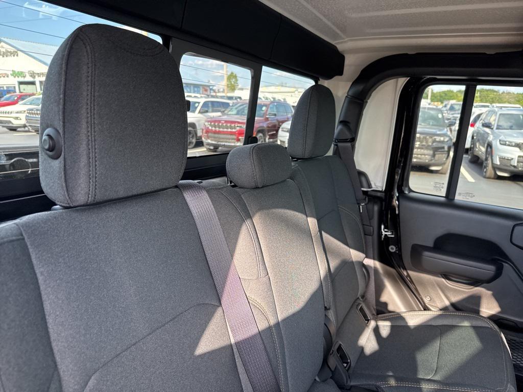 new 2025 Jeep Gladiator car, priced at $48,190
