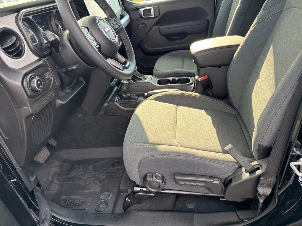 new 2025 Jeep Gladiator car, priced at $48,190