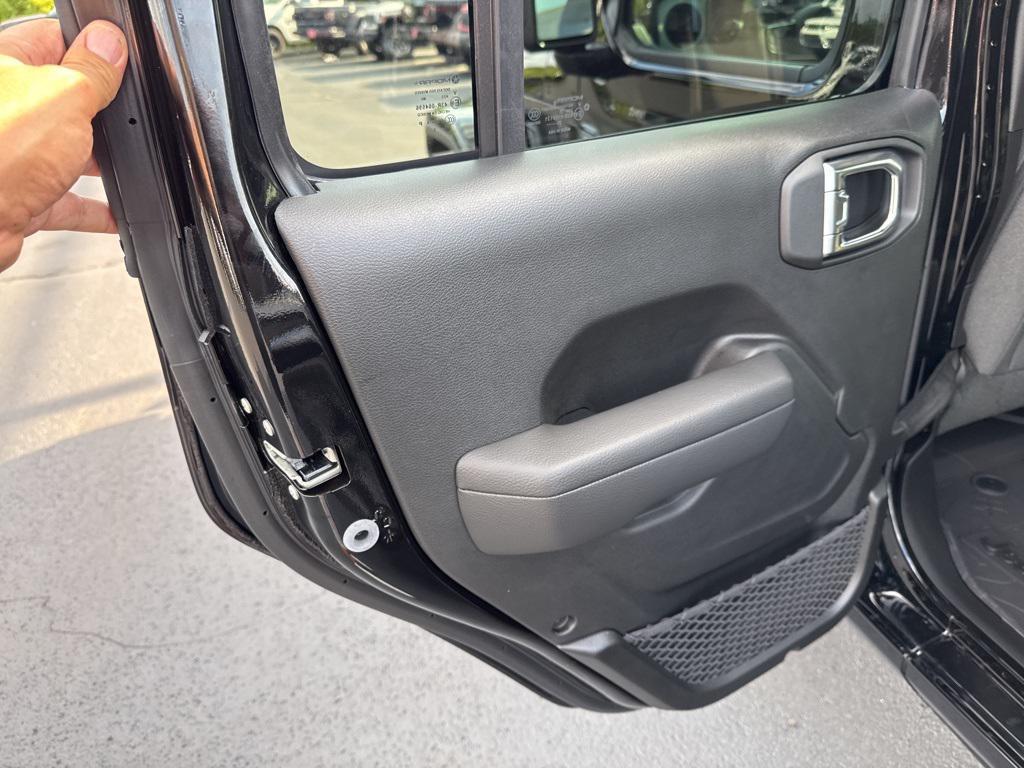 new 2025 Jeep Gladiator car, priced at $48,190