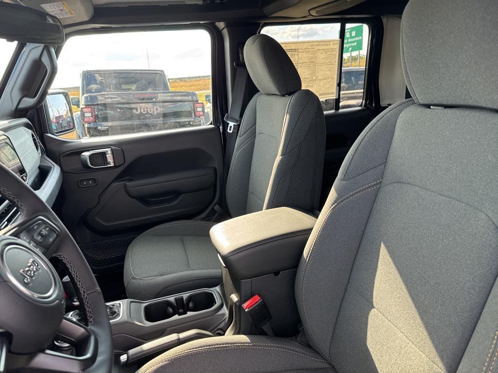 new 2025 Jeep Gladiator car, priced at $48,190
