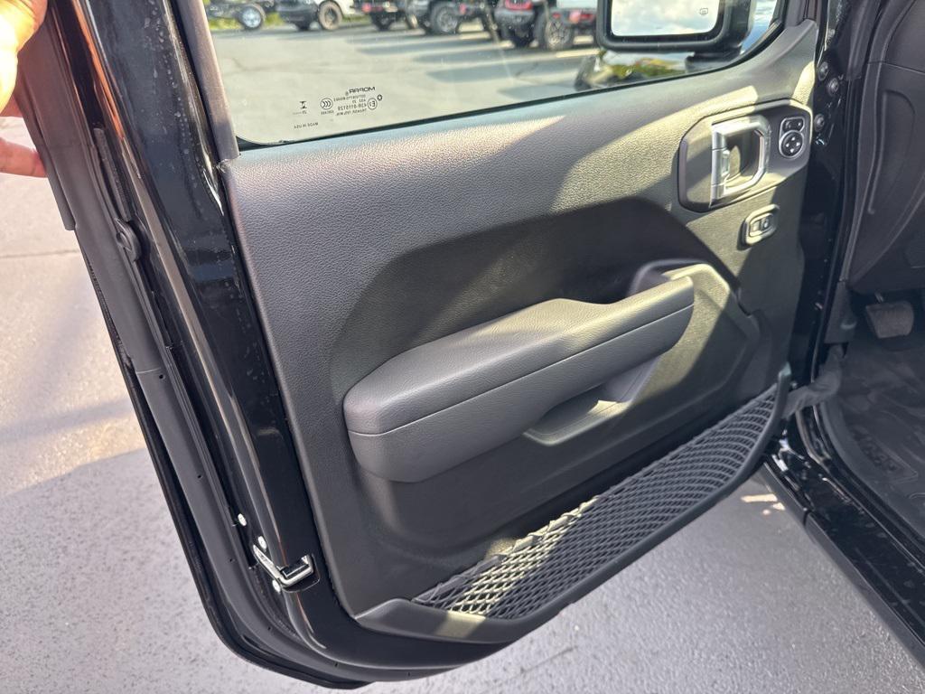 new 2025 Jeep Gladiator car, priced at $48,190