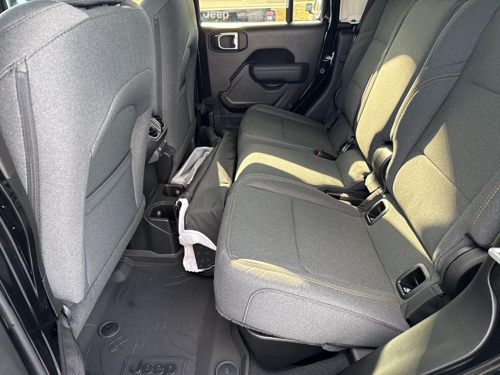 new 2025 Jeep Gladiator car, priced at $48,190