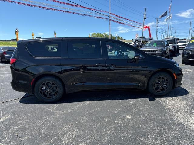 new 2024 Chrysler Pacifica Hybrid car, priced at $52,605