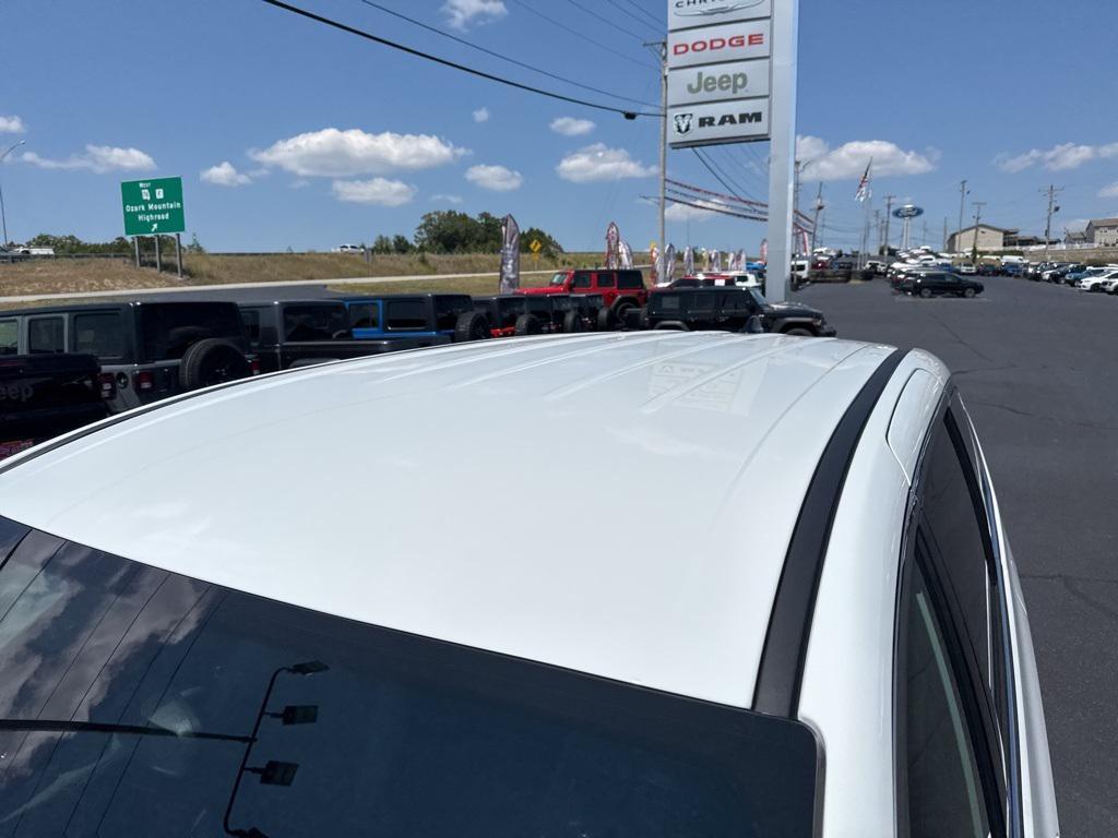 new 2025 Chrysler Pacifica car, priced at $44,325