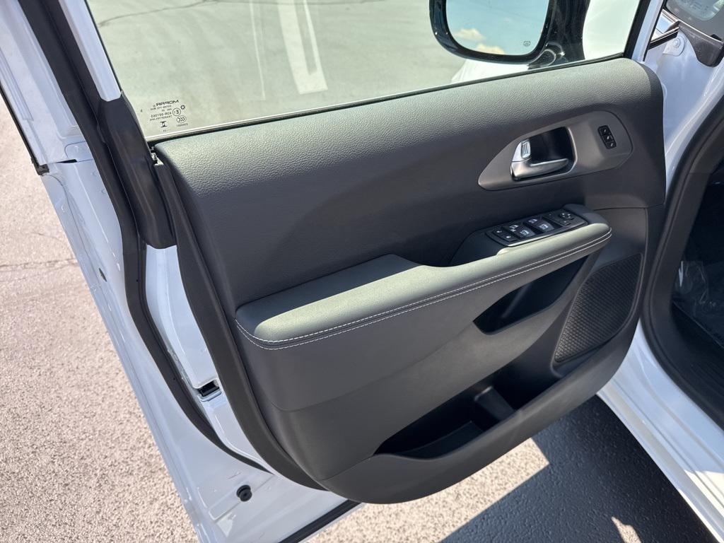 new 2025 Chrysler Pacifica car, priced at $44,325