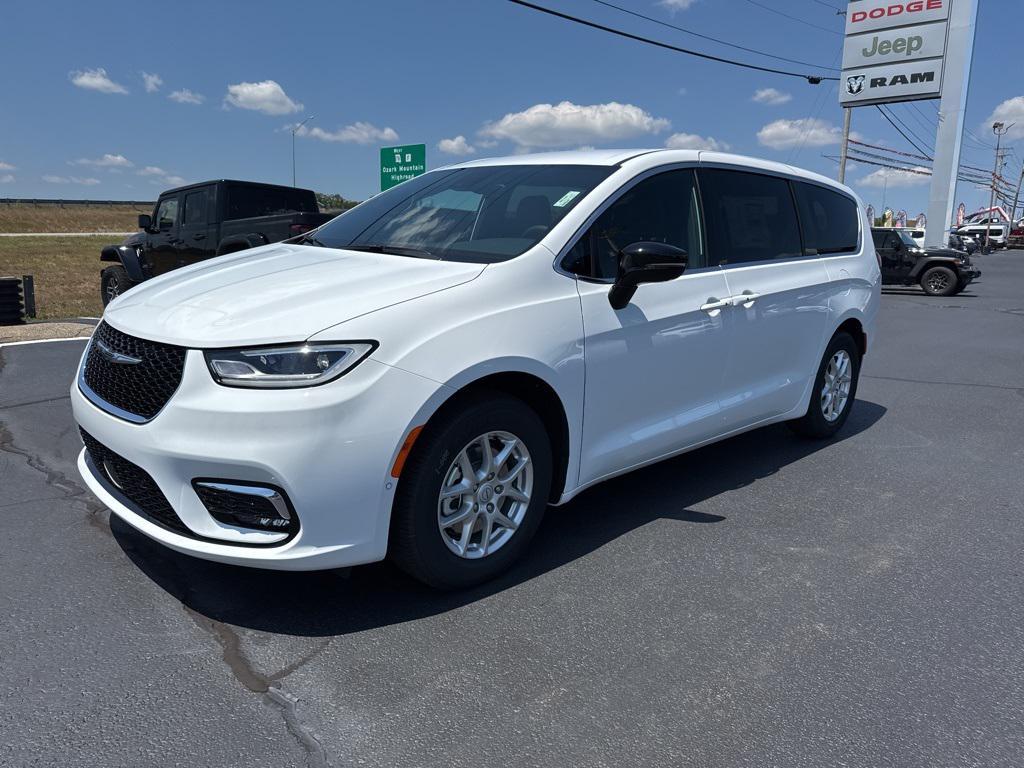 new 2025 Chrysler Pacifica car, priced at $44,325
