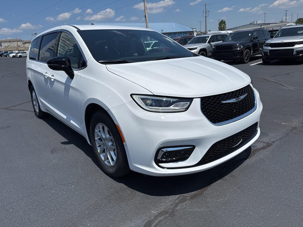 new 2025 Chrysler Pacifica car, priced at $44,325