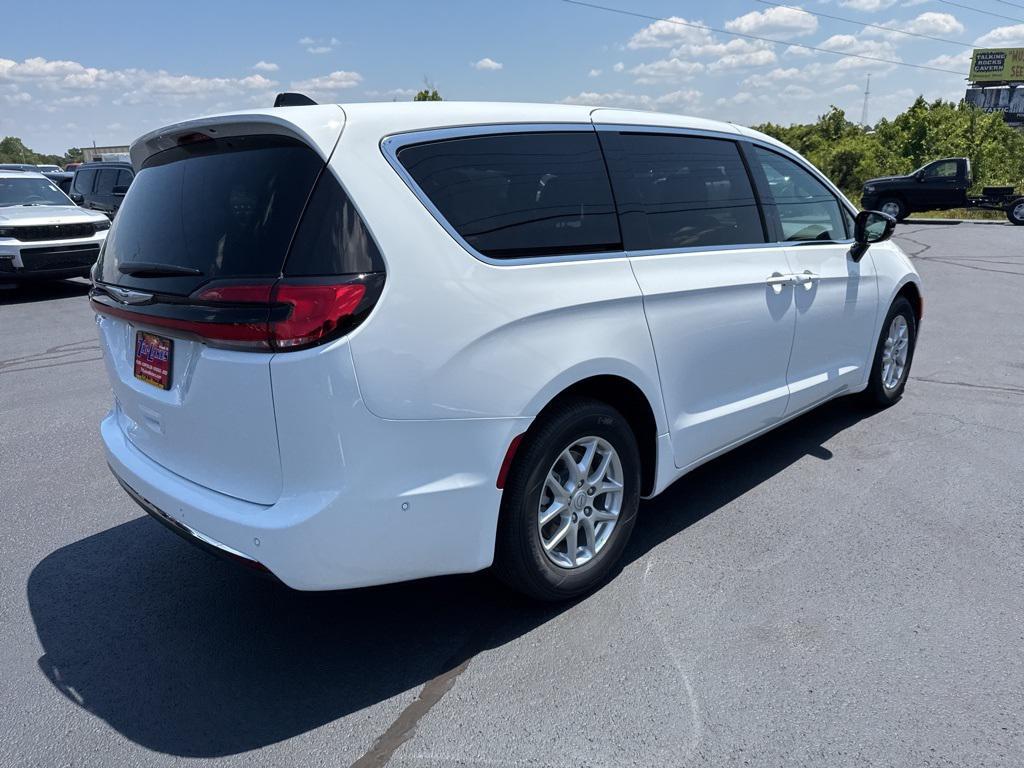 new 2025 Chrysler Pacifica car, priced at $44,325