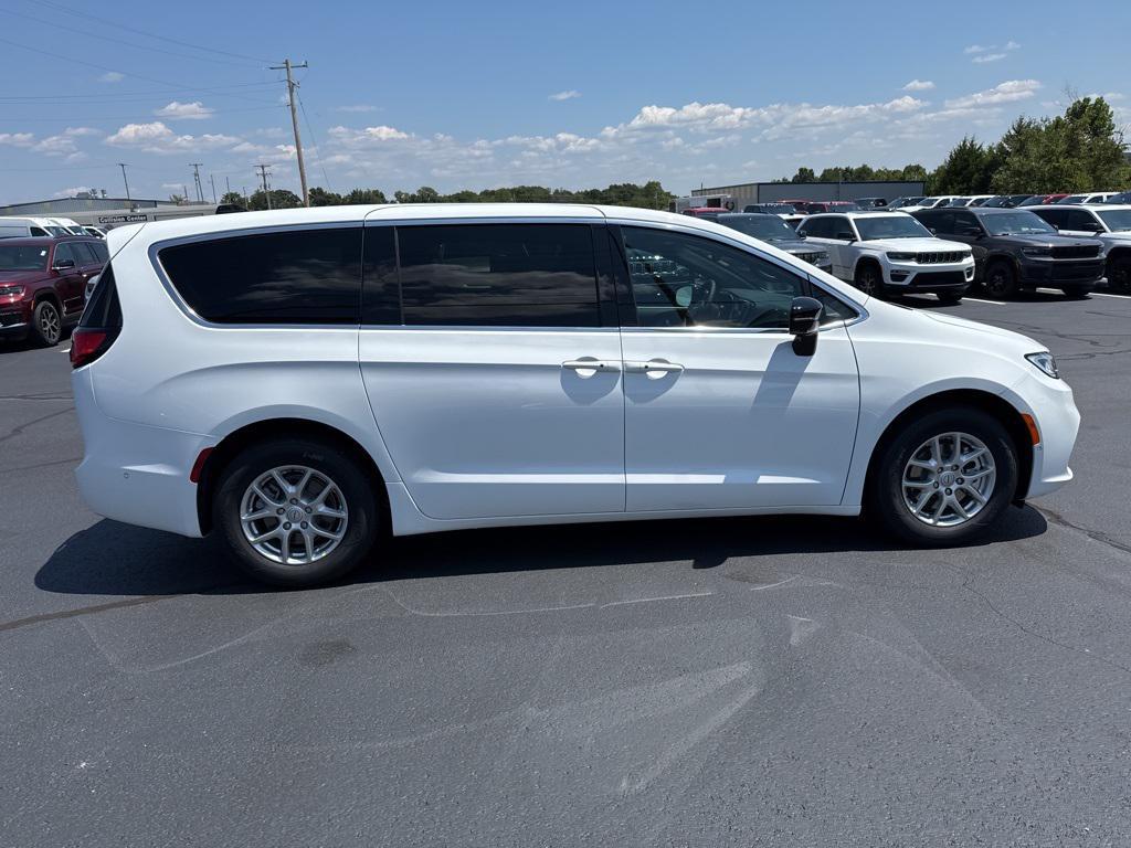 new 2025 Chrysler Pacifica car, priced at $44,325