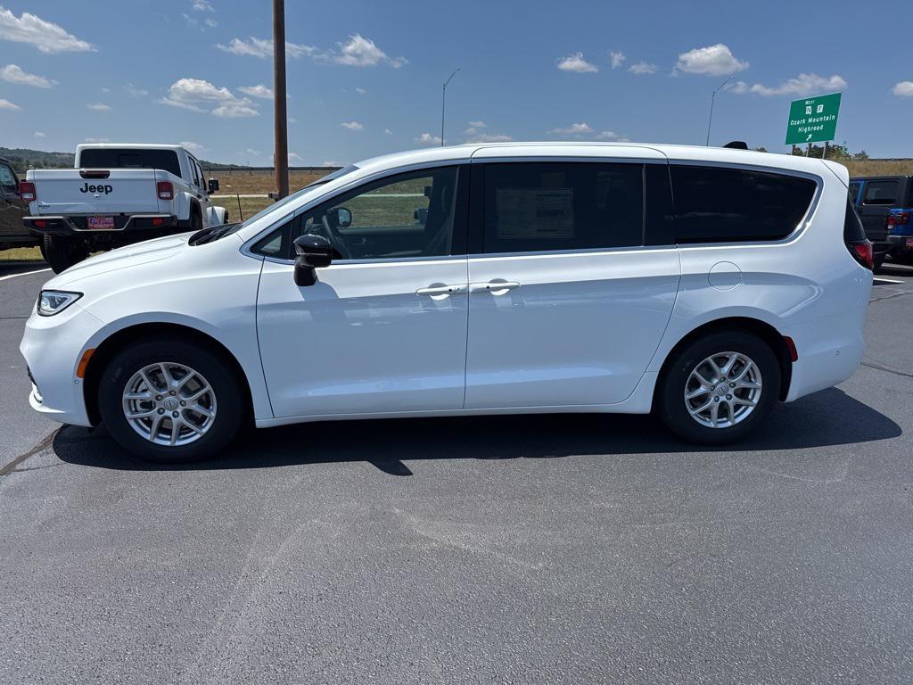 new 2025 Chrysler Pacifica car, priced at $44,325
