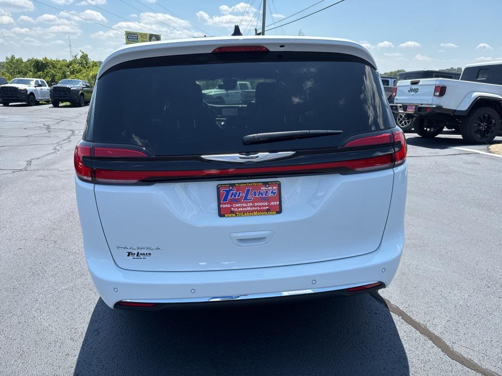 new 2025 Chrysler Pacifica car, priced at $44,325