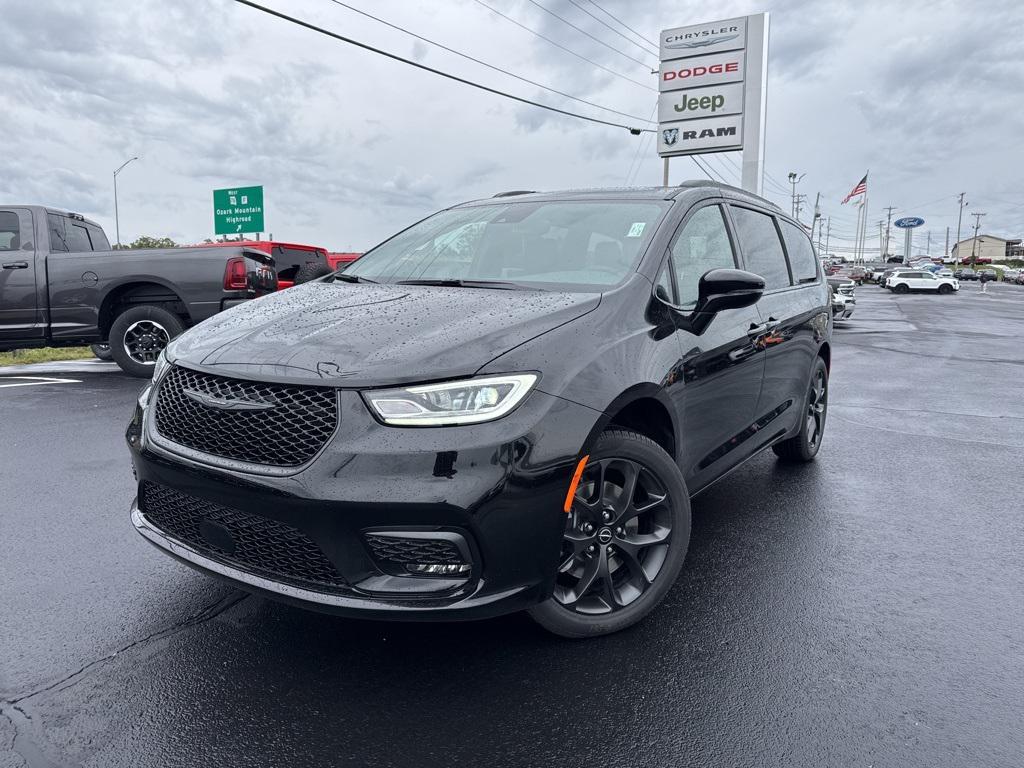 new 2026 Chrysler Pacifica car, priced at $55,620