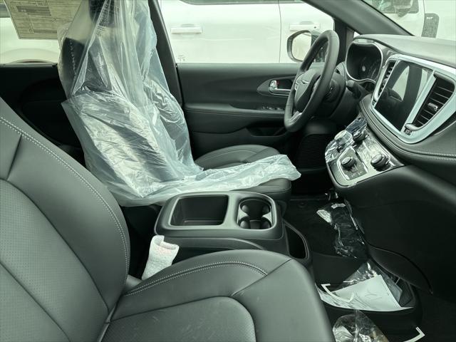 new 2025 Chrysler Pacifica car, priced at $48,215