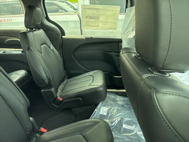 new 2025 Chrysler Pacifica car, priced at $48,520