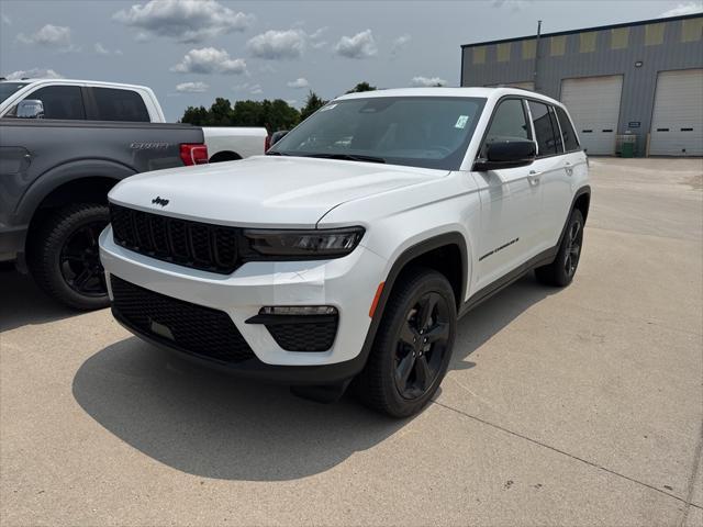 new 2025 Jeep Grand Cherokee car, priced at $52,140