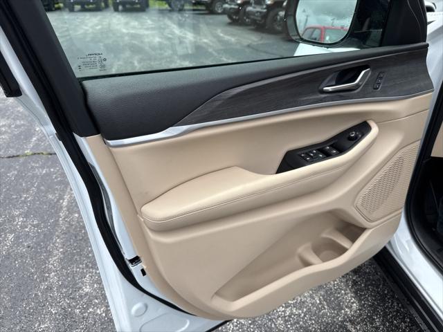 new 2025 Jeep Grand Cherokee car, priced at $52,140