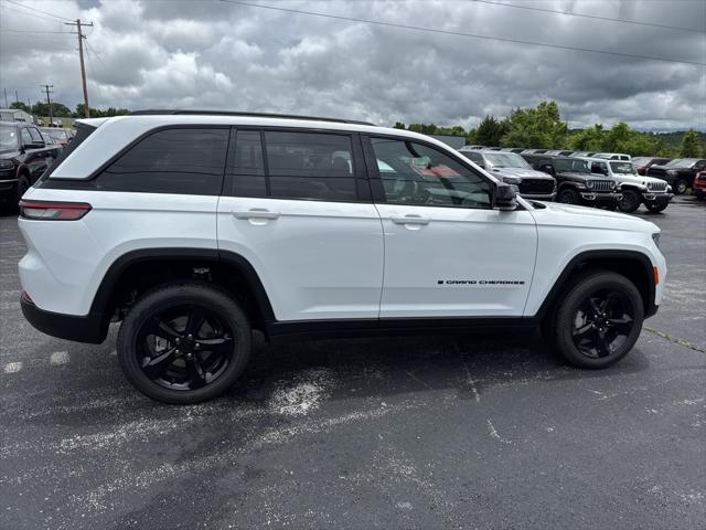 new 2025 Jeep Grand Cherokee car, priced at $52,140