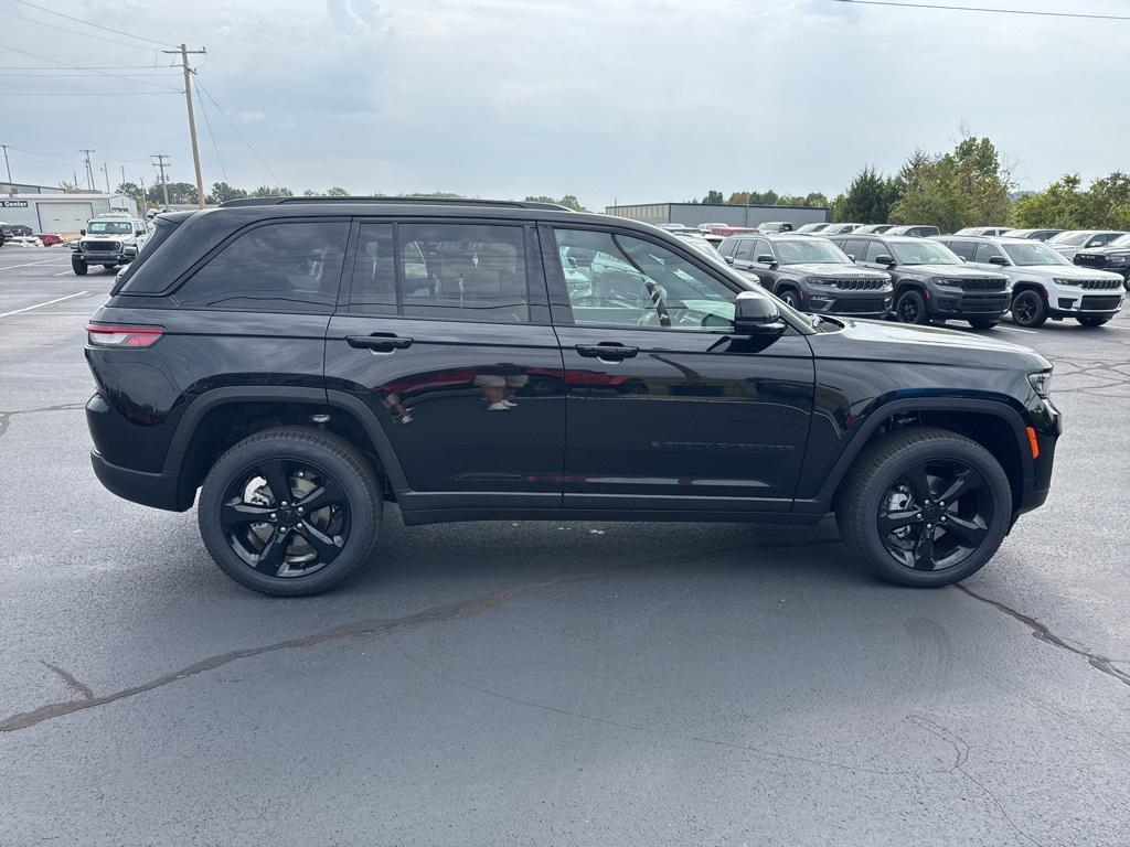 new 2025 Jeep Grand Cherokee car, priced at $54,667