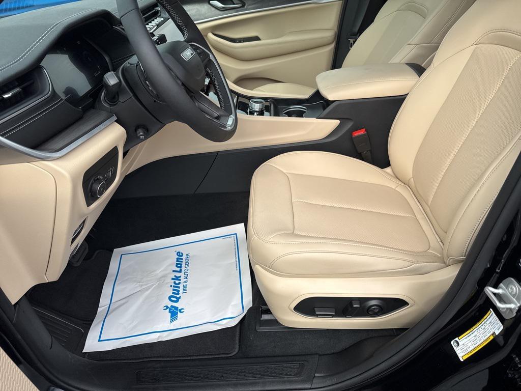 new 2025 Jeep Grand Cherokee car, priced at $54,667