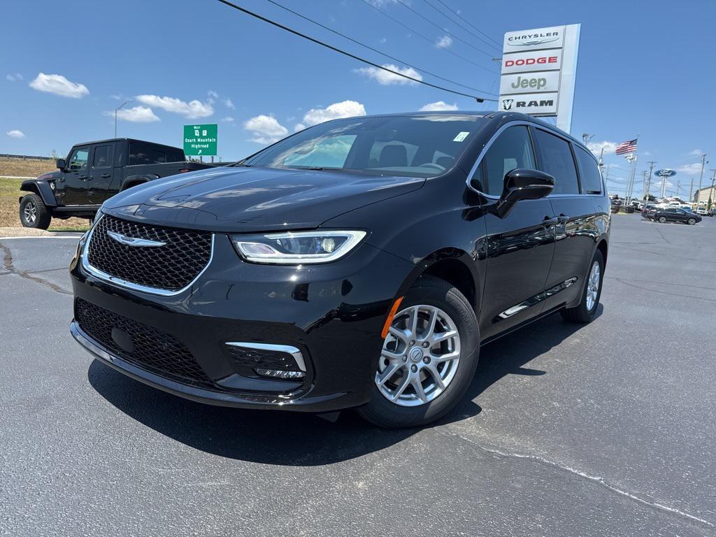 new 2025 Chrysler Pacifica car, priced at $44,325