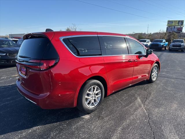 new 2025 Chrysler Pacifica car, priced at $43,868