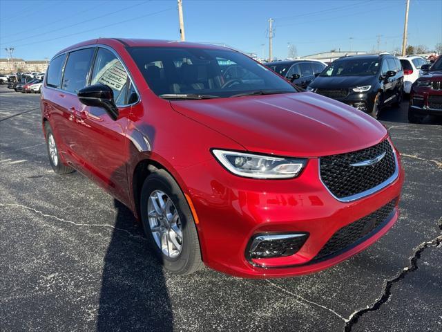 new 2025 Chrysler Pacifica car, priced at $43,868