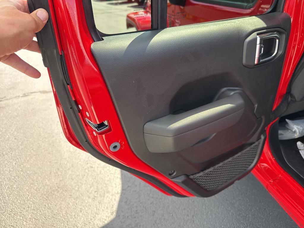 new 2025 Jeep Gladiator car, priced at $47,920