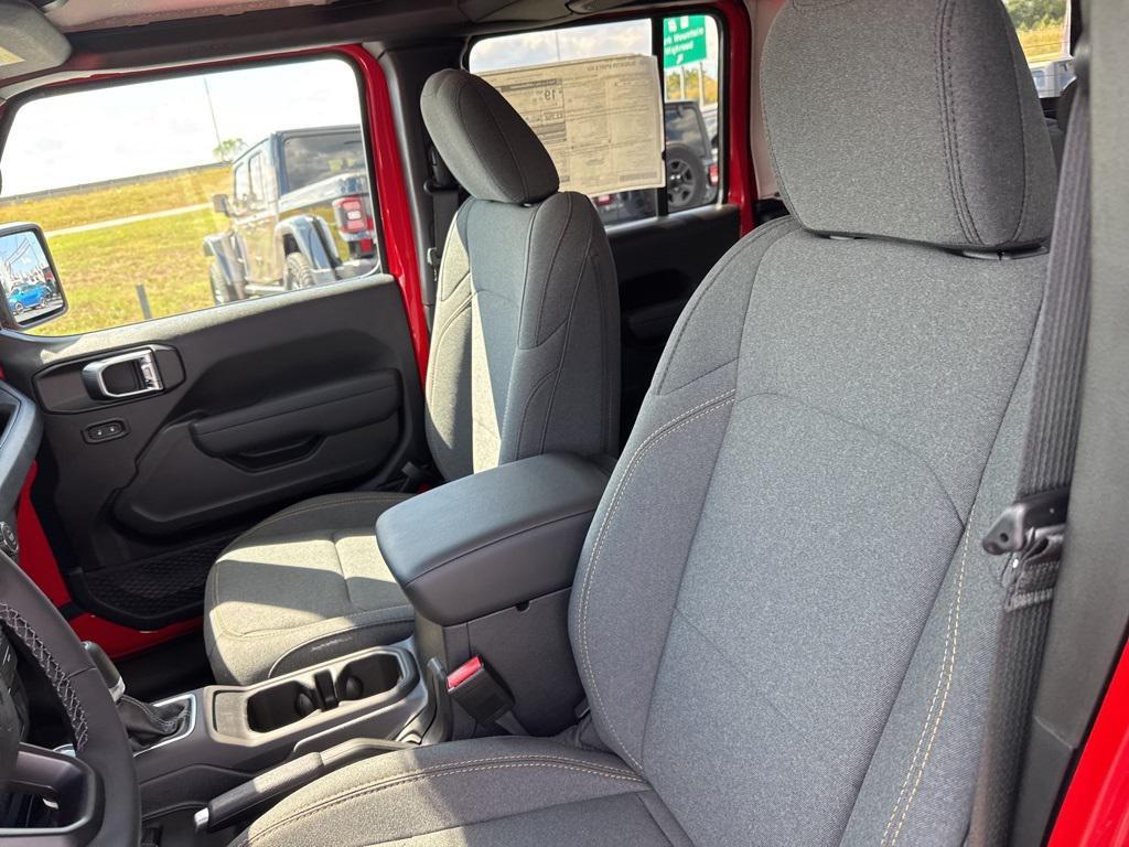 new 2025 Jeep Gladiator car, priced at $47,920