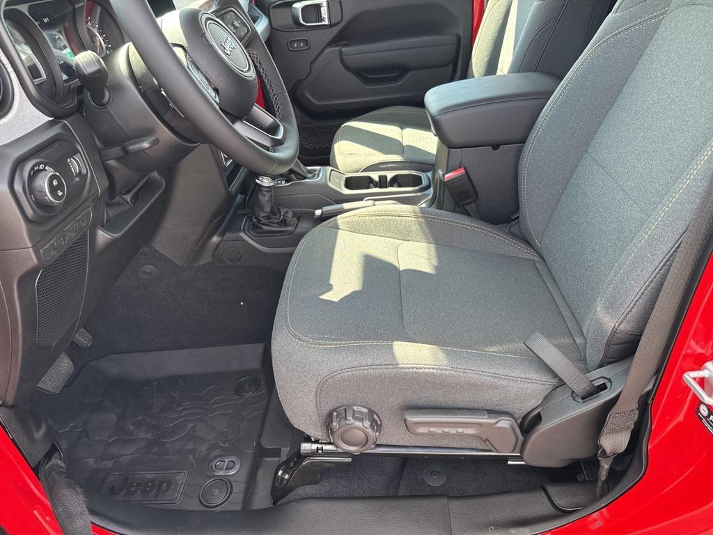 new 2025 Jeep Gladiator car, priced at $47,920