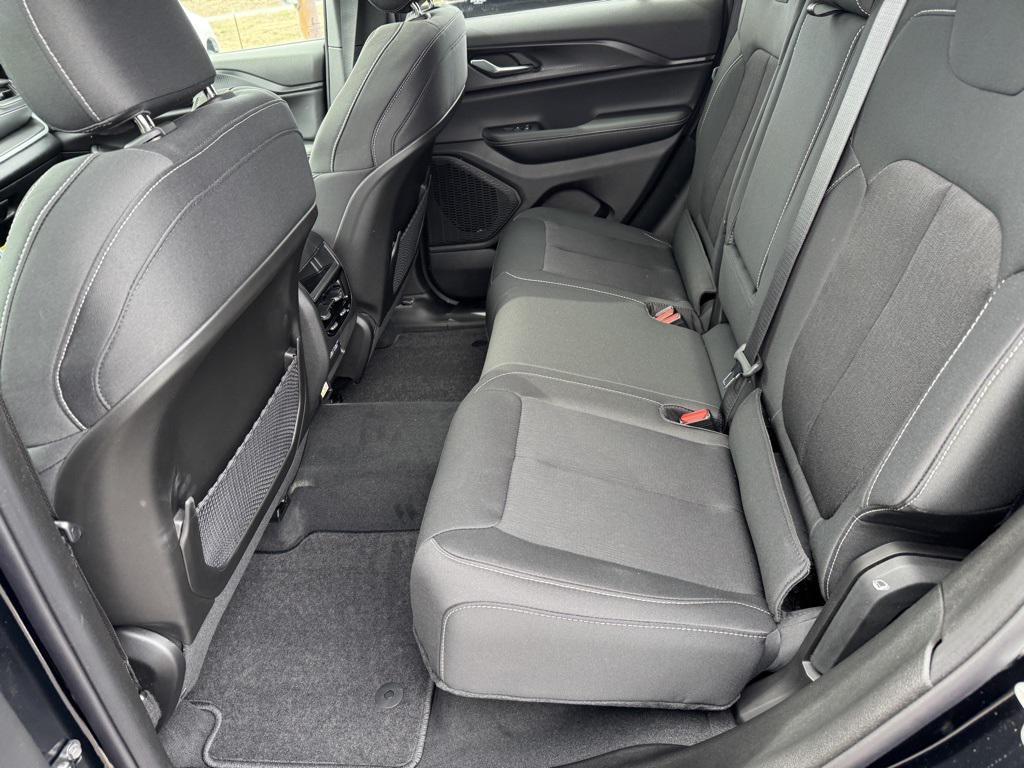 new 2025 Jeep Grand Cherokee car, priced at $42,670