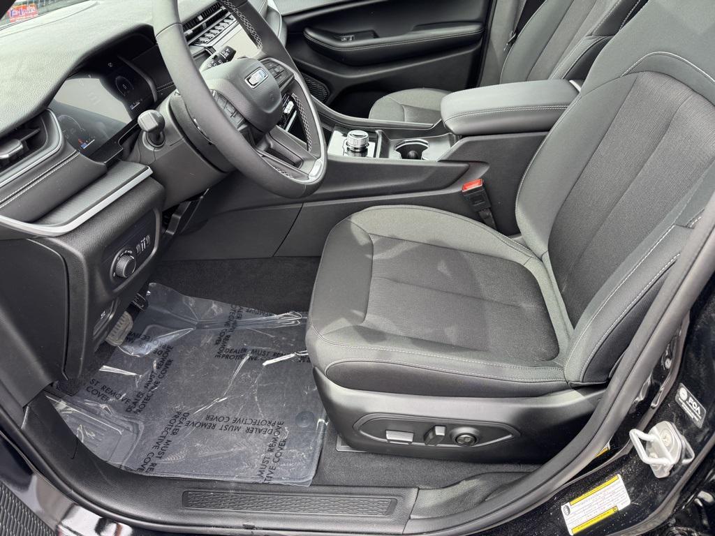 new 2025 Jeep Grand Cherokee car, priced at $42,670