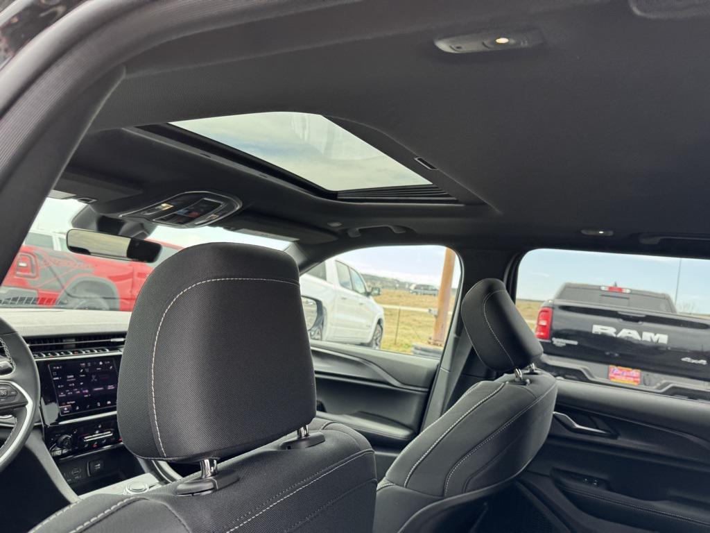 new 2025 Jeep Grand Cherokee car, priced at $42,670