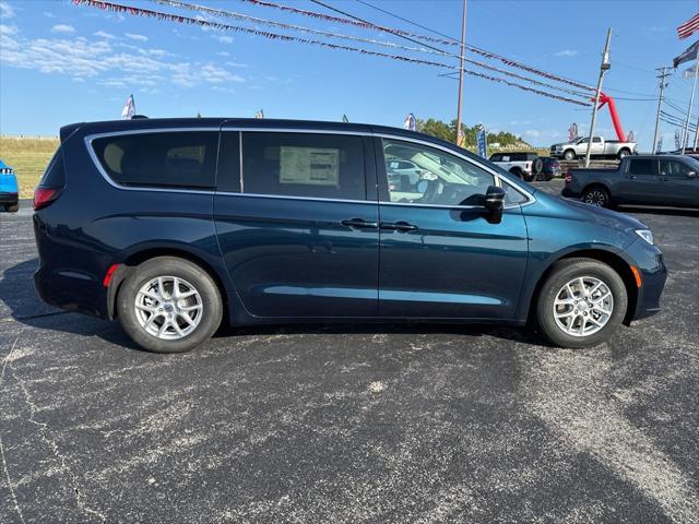 new 2024 Chrysler Pacifica car, priced at $42,607