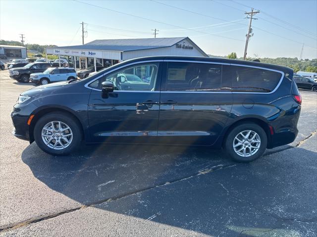 new 2024 Chrysler Pacifica car, priced at $42,607