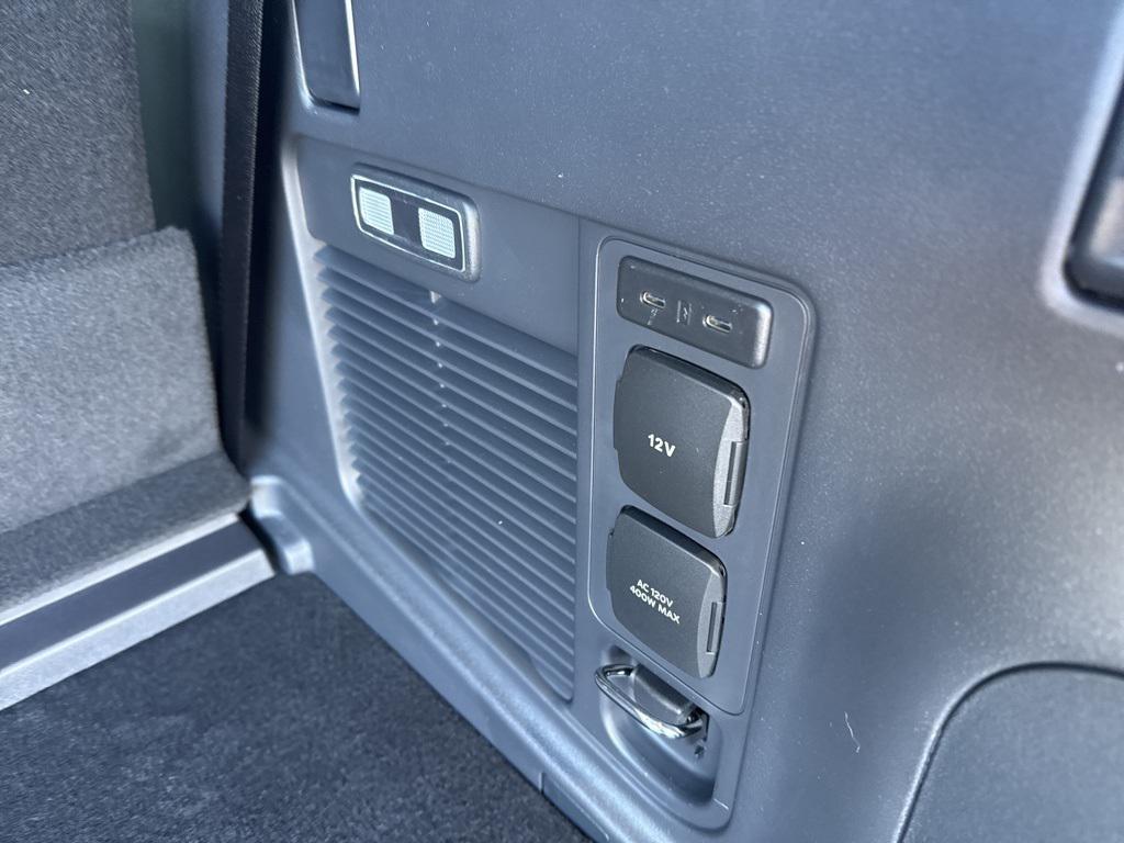 new 2025 Ford Expedition car, priced at $68,958