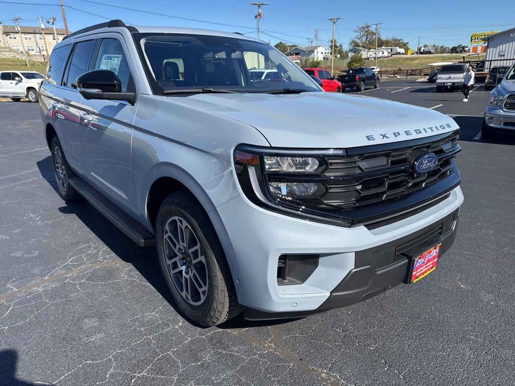 new 2025 Ford Expedition car, priced at $68,958