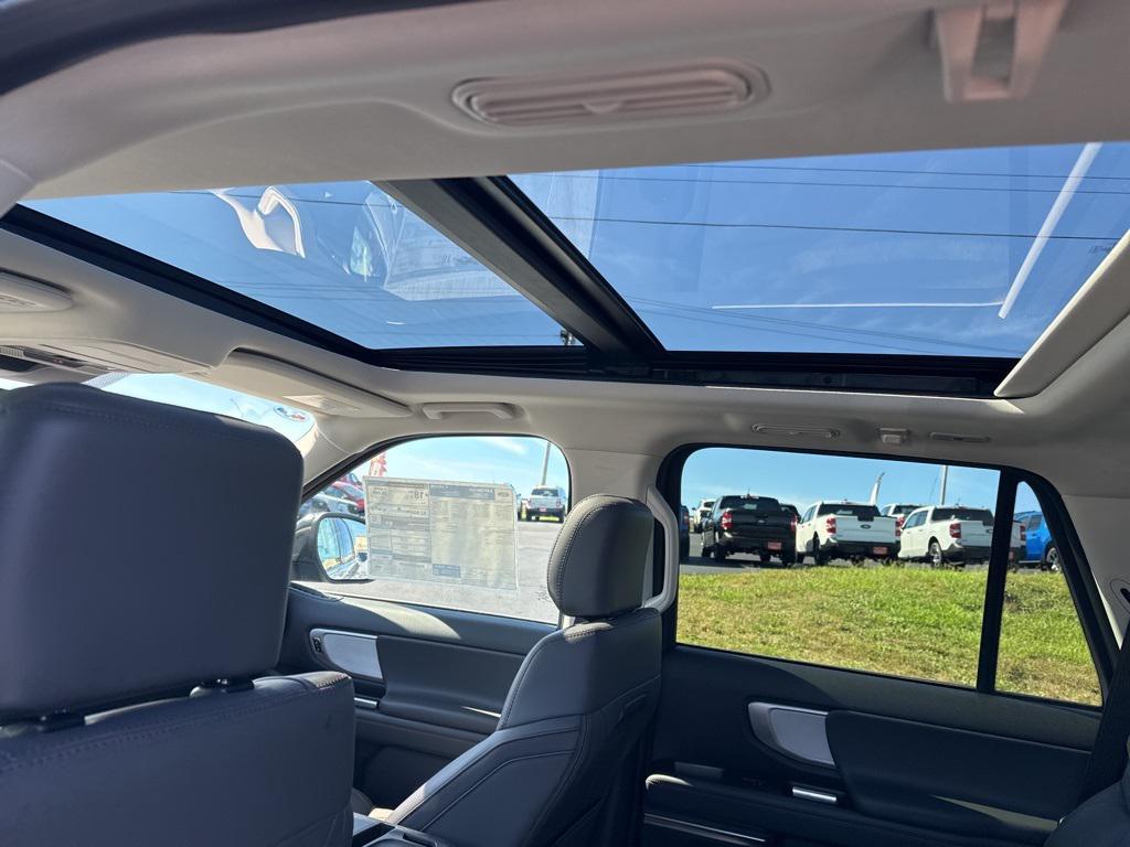 new 2025 Ford Expedition car, priced at $68,958
