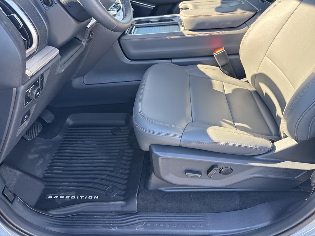 new 2025 Ford Expedition car, priced at $68,958